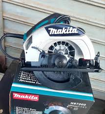 Makita HS7000 Circular Saw 1850W 7 Inch Electric Handheld Wood Cutting Machine for Professional Carpentry, DIY Projects and Construction Work