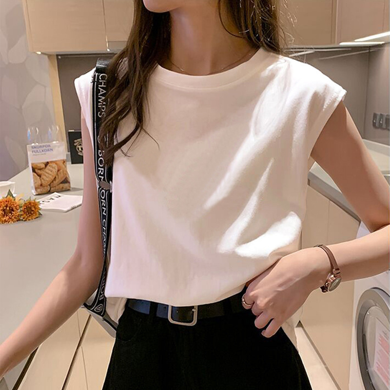 White tank top, loose round neck, sleeveless, suitable for wearing alone or as an inner layer, plus size women's clothing, spring and summer