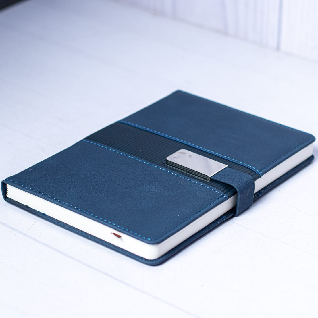 📒 Executive A5 Silver Buckle Notebook – Premium PU Leather Journal ✨ Custom Branding (UV / DTF / Engraving) 🎁 Surprise Free Gift Included
