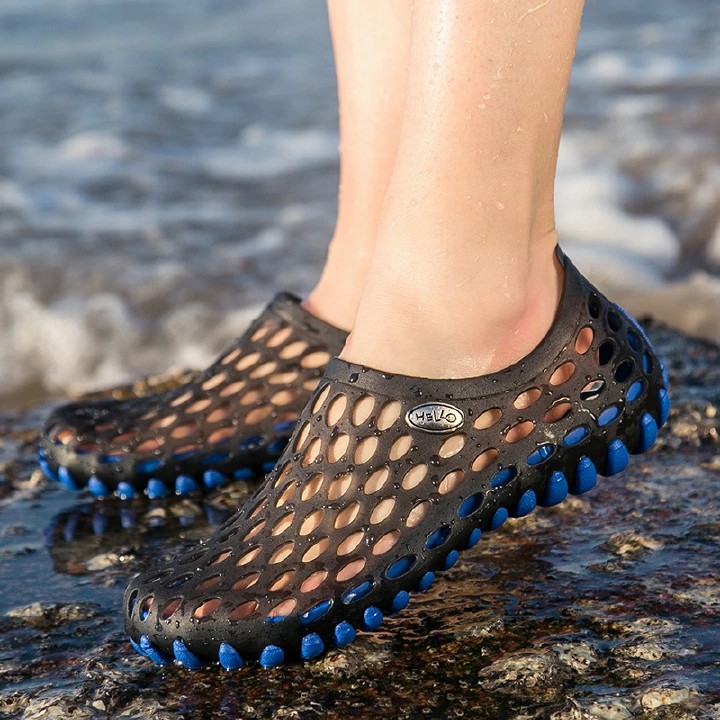 Men Sandals Outdoors Breathable Beach Shoes Clogs Hole Slippers Mules Clogs Garden Shoes