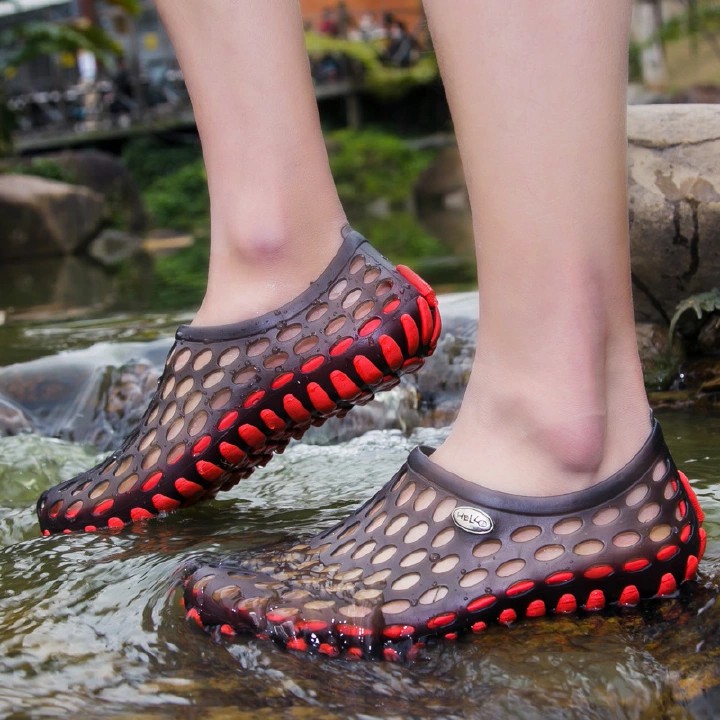 Men Sandals Outdoors Breathable Beach Shoes Clogs Hole Slippers Mules Clogs Garden Shoes