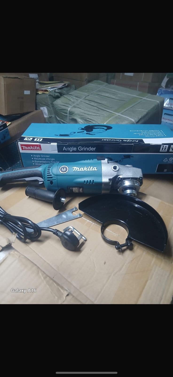 READILY AVAILLABLE‼️💯Makita 9 Inch 230mm Commercial / Heavy Duty Industrial Angle Grinder✔️Powerhouse Performance: Angle grinders typically pack a punch, with powerful motors that make quick work of