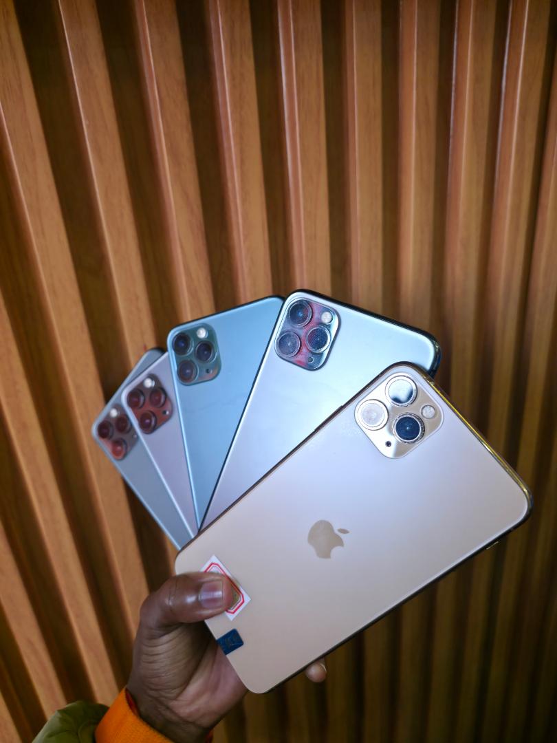 IPHONE 11 PRO MAX 256GB .CLEAN EX-UK ORIGINAL APPLE DEVICE, FACTORY UNLOCKED, FACE ID INTACT, TRUE TONE WORKING, FULLY TESTED, EXCELLENT CONDITION, STRONG BATTERY, READY TO USE.