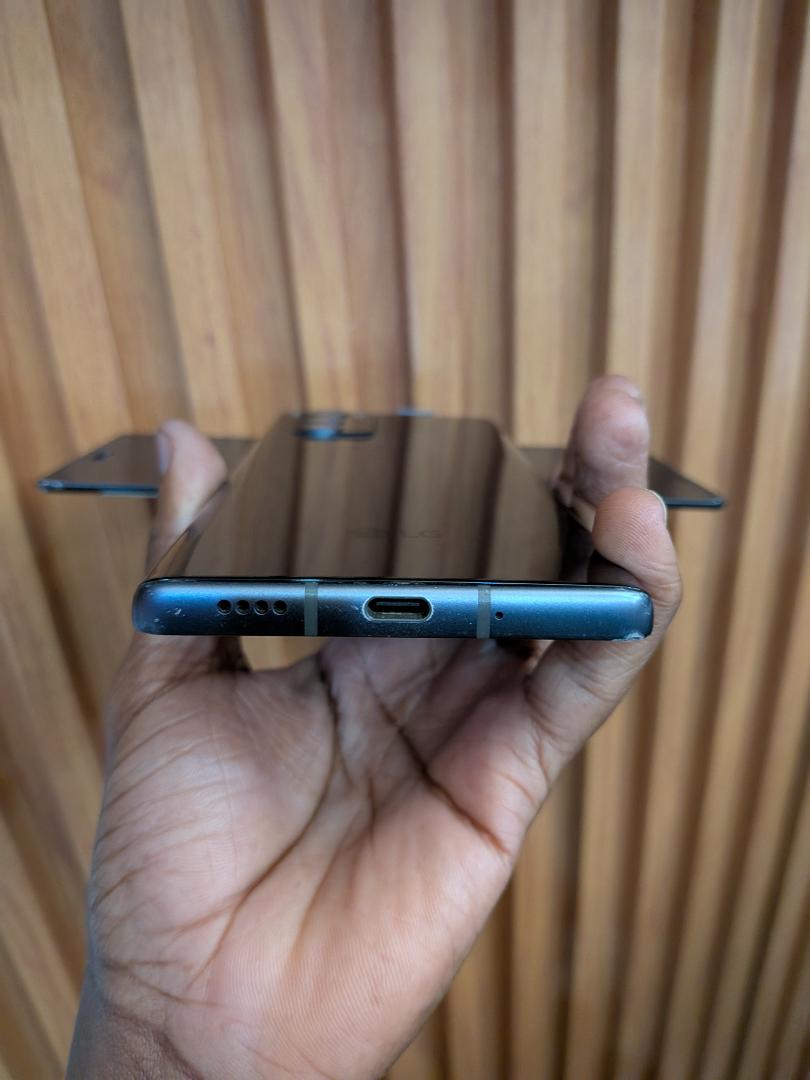 LG WING 5G — The Phone That Swivels 128gb 8gb ram Aurora Gray 64MP camera