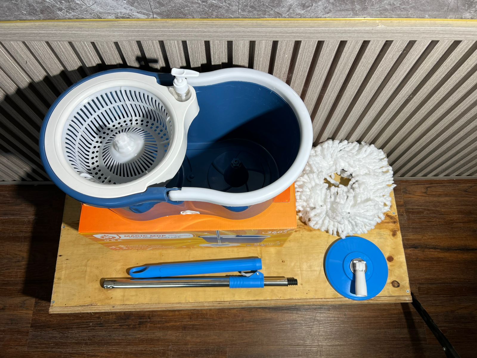 URK Magic Spin Mop 6 360° & Bucket – Lightweight Power with Plastic Spinner