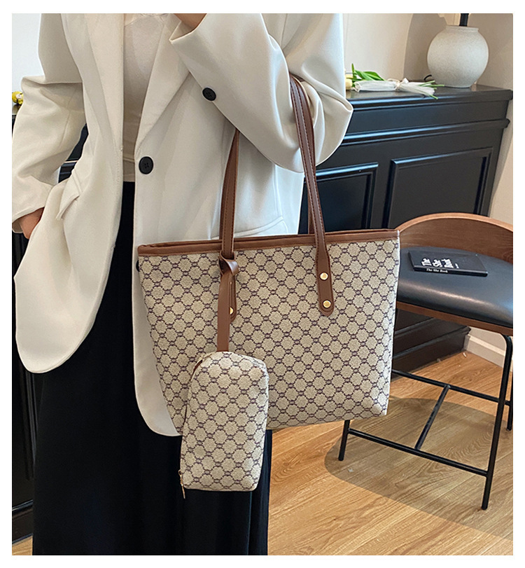 2026 New  Minimalist, Stylish, Elegant Retro Print Oversized Bag Shoulder Bag | Commuter Tote with Large Capacity。Fast local delivery in 1–5 days