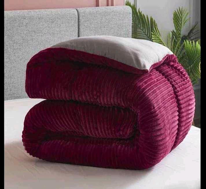 DUVET SET. 6 by 7 Velvet Duvet With 1 Bed sheet and 2 Pillow Cases, Comfortable in both warm and cool weather, Soft, smooth, and skin-friendly, Adds a touch of style to your bedroom.