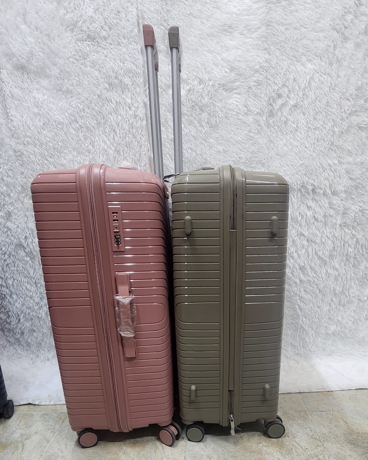 Rubber large Suitcase Double zip high quality travelling bag size 28C