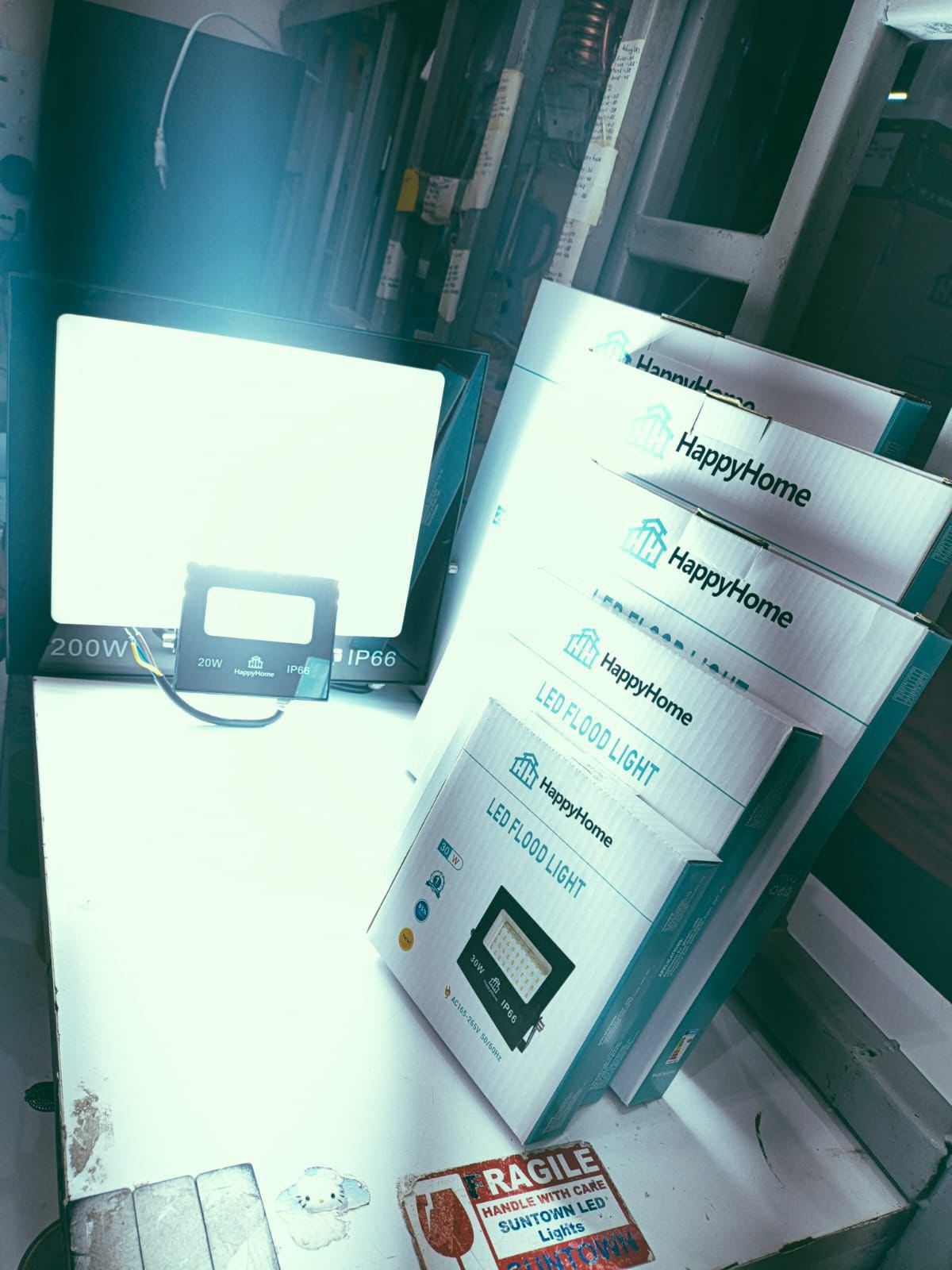 Happy Home Floodlights LED Solar Flood Light IP66 waterproof grade, all aluminum lamp body,