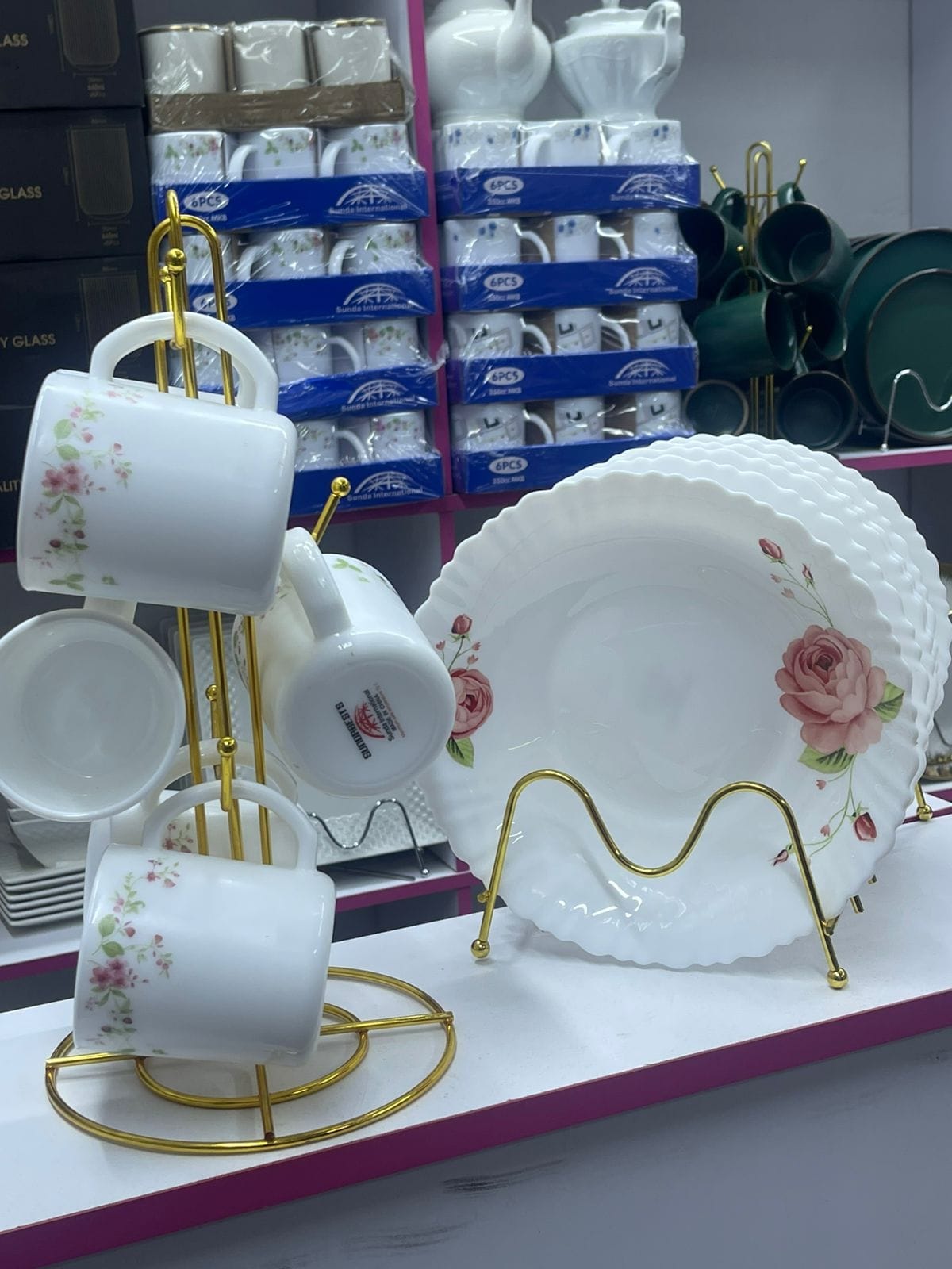 🌀Super Good quality 👌12-piece dinner set: 6 cups and 6 plates

Plates size: 10.5 inches✔️✔️Microwave and dishwasher safe

Perfect for daily meals or entertaining guests

Durable and high-quality cer