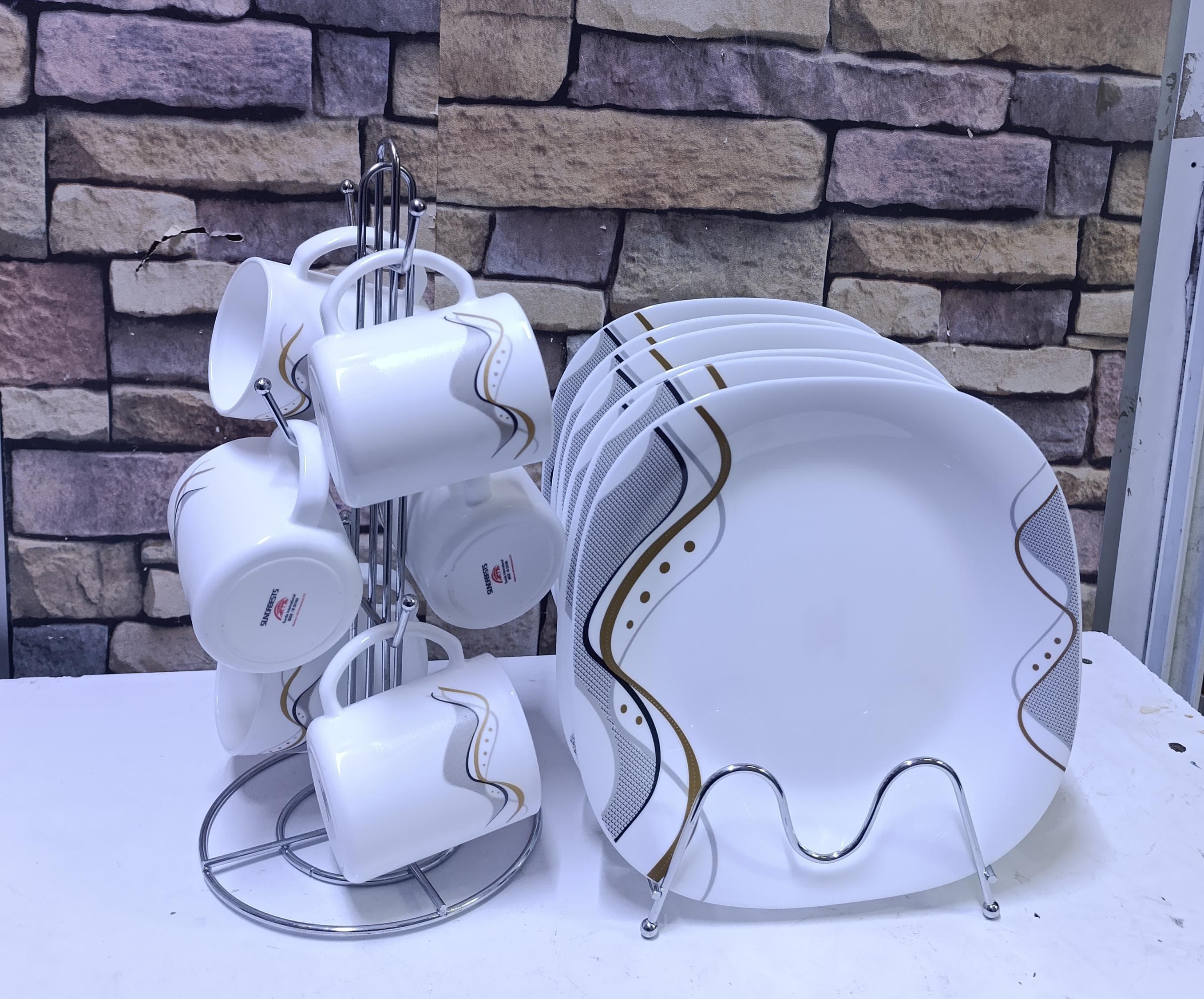 🌀Super Good quality 👌12-piece dinner set: 6 cups and 6 plates

Plates size: 10.5 inches✔️✔️Microwave and dishwasher safe

Perfect for daily meals or entertaining guests

Durable and high-quality cer