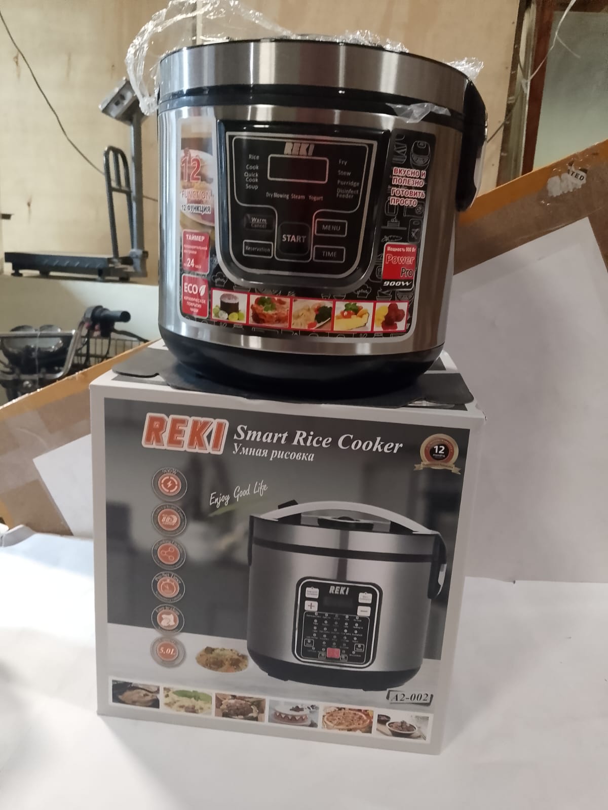 ✨Silver 6 in 1 Reki 6 litres pressure cooker
✔️💫Power Output: 1000W (heats up and pressurizes quickly)
Build: Stainless steel outer shell and non-stick coated inner pot
Controls: Digital LED control