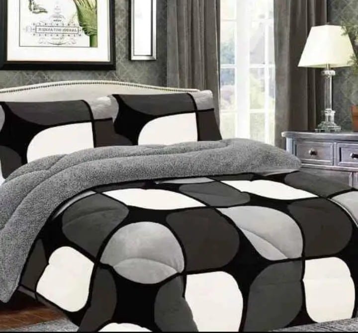 Enjoy a comfortable night sleep💃💃Luxurious Comfy WarmPink Woolen Duvet Size: 5*6 💦super soft, stylish duvet is guaranteed to make your nights simply magical as it is made from Cotton with 100% micr