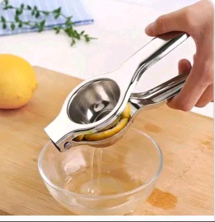 Premium Stainless Steel Lemon Squeezer – Manual Citrus Juicer Extract every drop of juice effortlessly with this heavy-duty stainless steel lemon squeezer. Designed for maximum juice extraction with