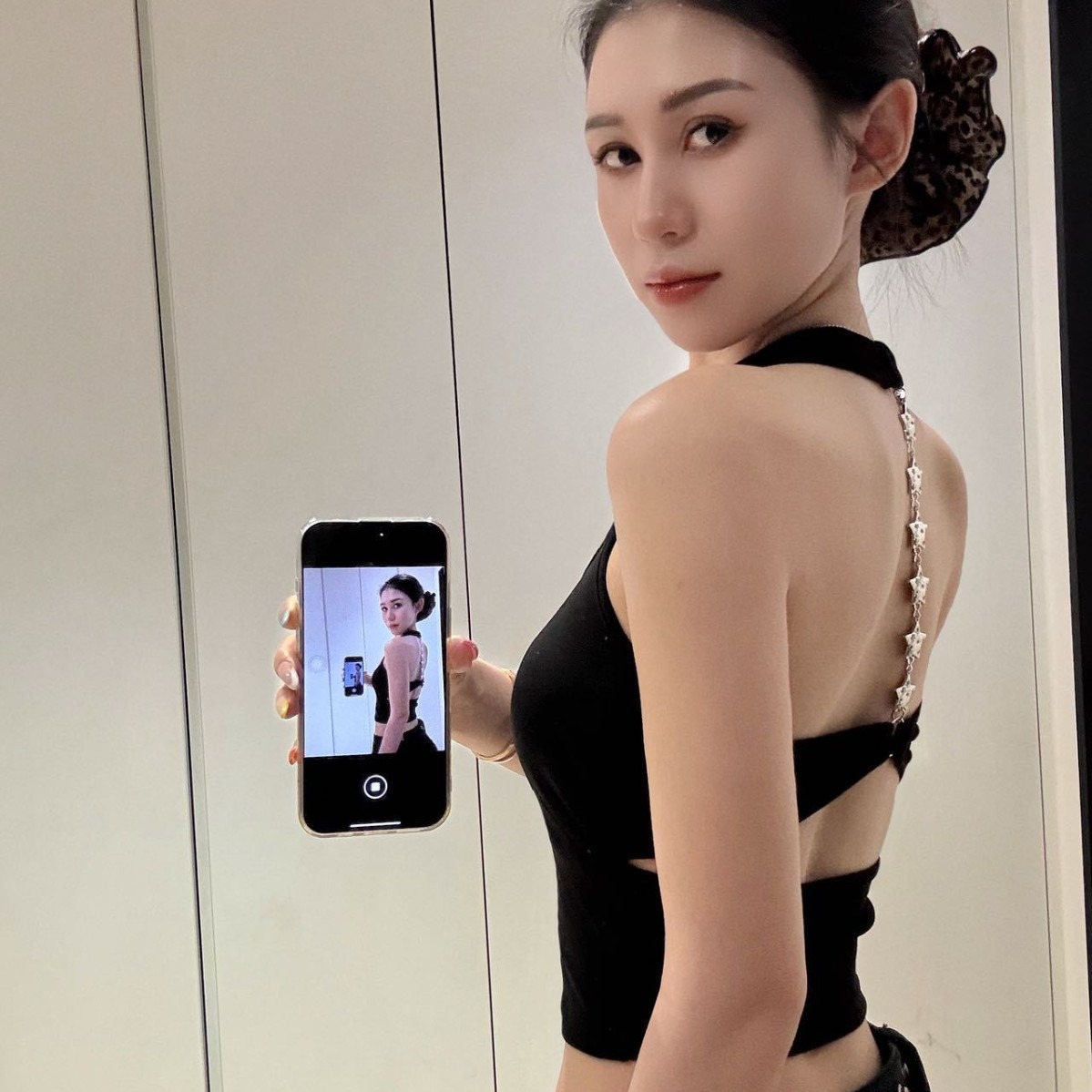 Sexy hot girl with star chain strap on the back tank top with camisole suitable for daily casual wear for exterior and interior