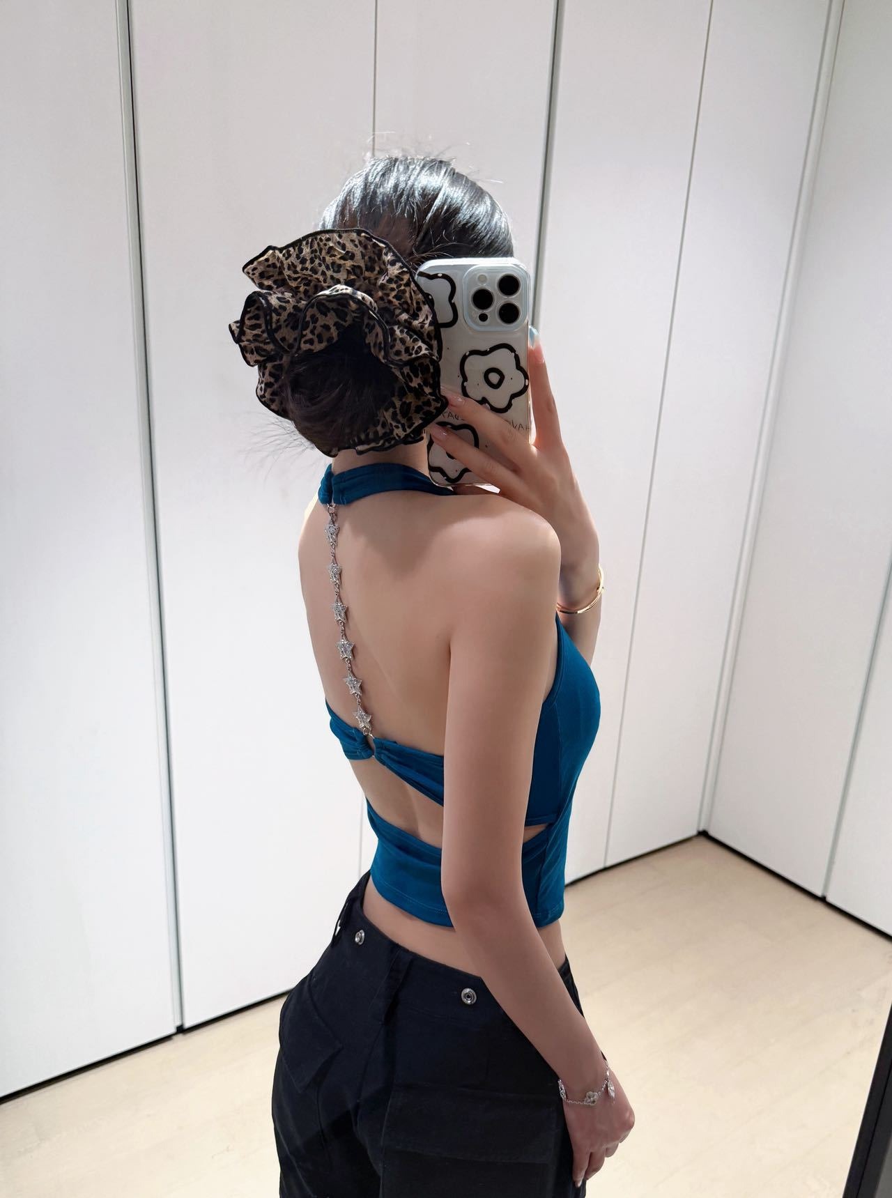 Sexy hot girl with star chain strap on the back tank top with camisole suitable for daily casual wear for exterior and interior