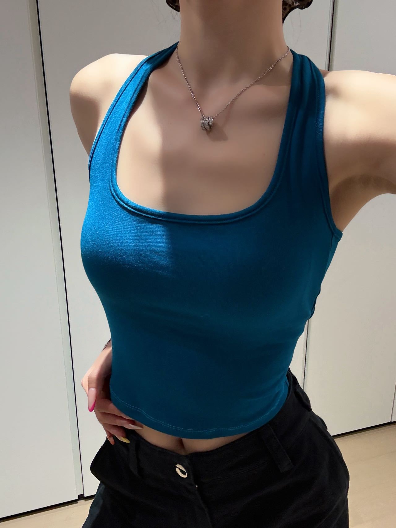 Sexy hot girl with star chain strap on the back tank top with camisole suitable for daily casual wear for exterior and interior