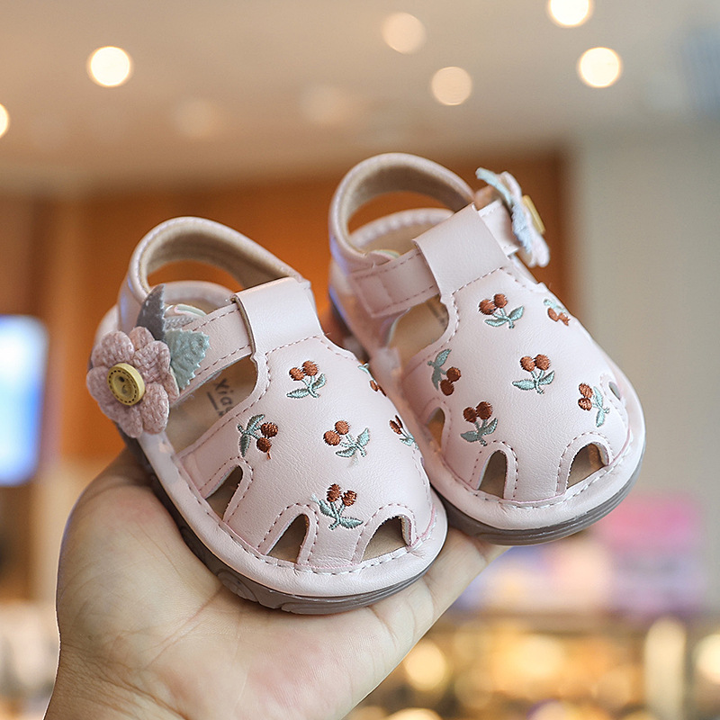 Baby Girls Sandals Cute Floral Embroidery Non-Slip Soft Bottom Closed Toe Summer Beach Outdoor First Walker Infant Crib Shoes