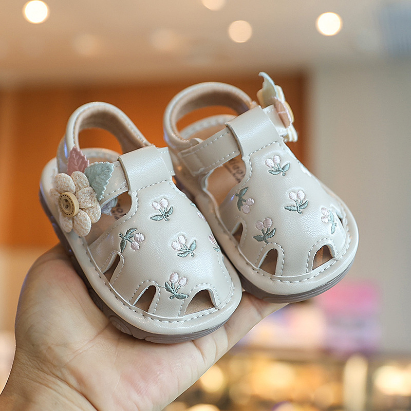 Baby Girls Sandals Cute Floral Embroidery Non-Slip Soft Bottom Closed Toe Summer Beach Outdoor First Walker Infant Crib Shoes