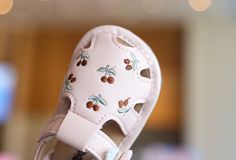 Baby Girls Sandals Cute Floral Embroidery Non-Slip Soft Bottom Closed Toe Summer Beach Outdoor First Walker Infant Crib Shoes
