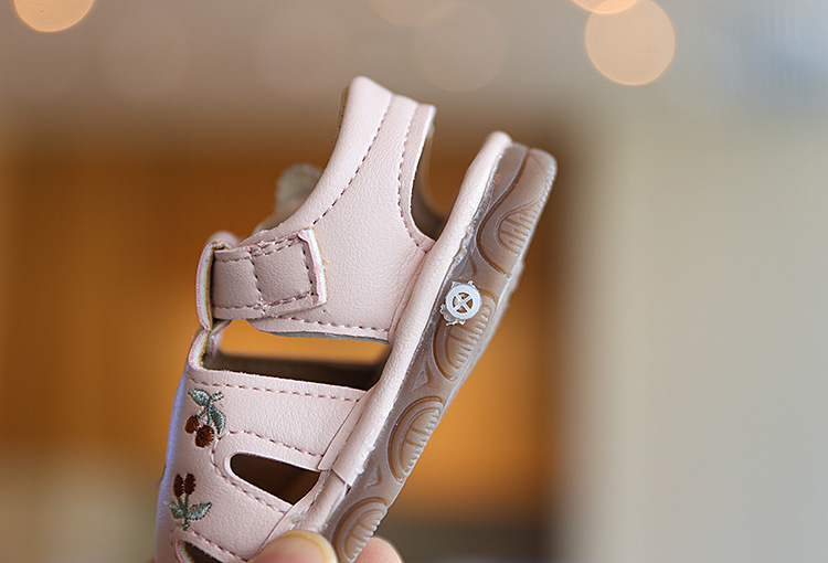 Baby Girls Sandals Cute Floral Embroidery Non-Slip Soft Bottom Closed Toe Summer Beach Outdoor First Walker Infant Crib Shoes