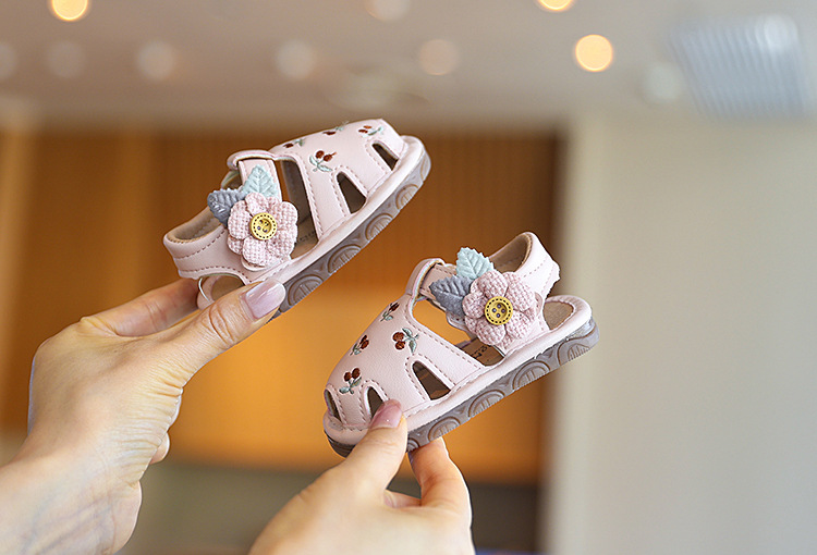 Baby Girls Sandals Cute Floral Embroidery Non-Slip Soft Bottom Closed Toe Summer Beach Outdoor First Walker Infant Crib Shoes