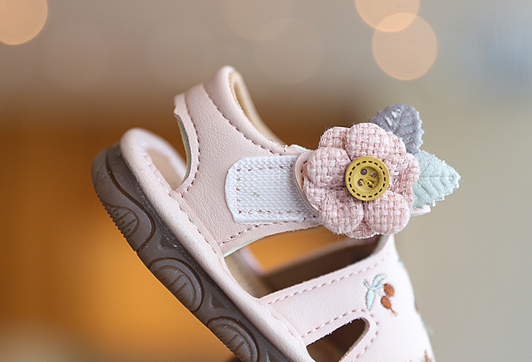 Baby Girls Sandals Cute Floral Embroidery Non-Slip Soft Bottom Closed Toe Summer Beach Outdoor First Walker Infant Crib Shoes