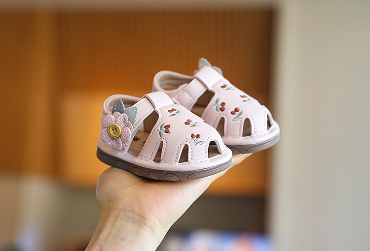 Baby Girls Sandals Cute Floral Embroidery Non-Slip Soft Bottom Closed Toe Summer Beach Outdoor First Walker Infant Crib Shoes