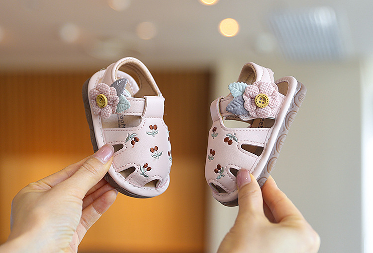 Baby Girls Sandals Cute Floral Embroidery Non-Slip Soft Bottom Closed Toe Summer Beach Outdoor First Walker Infant Crib Shoes