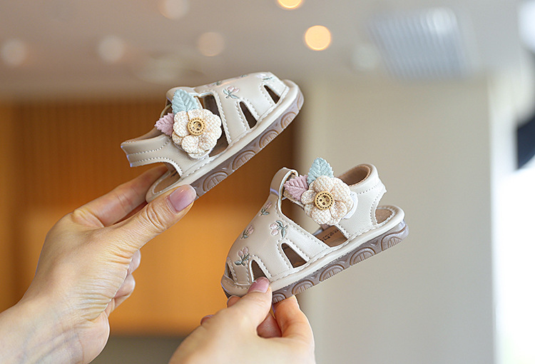 Baby Girls Sandals Cute Floral Embroidery Non-Slip Soft Bottom Closed Toe Summer Beach Outdoor First Walker Infant Crib Shoes