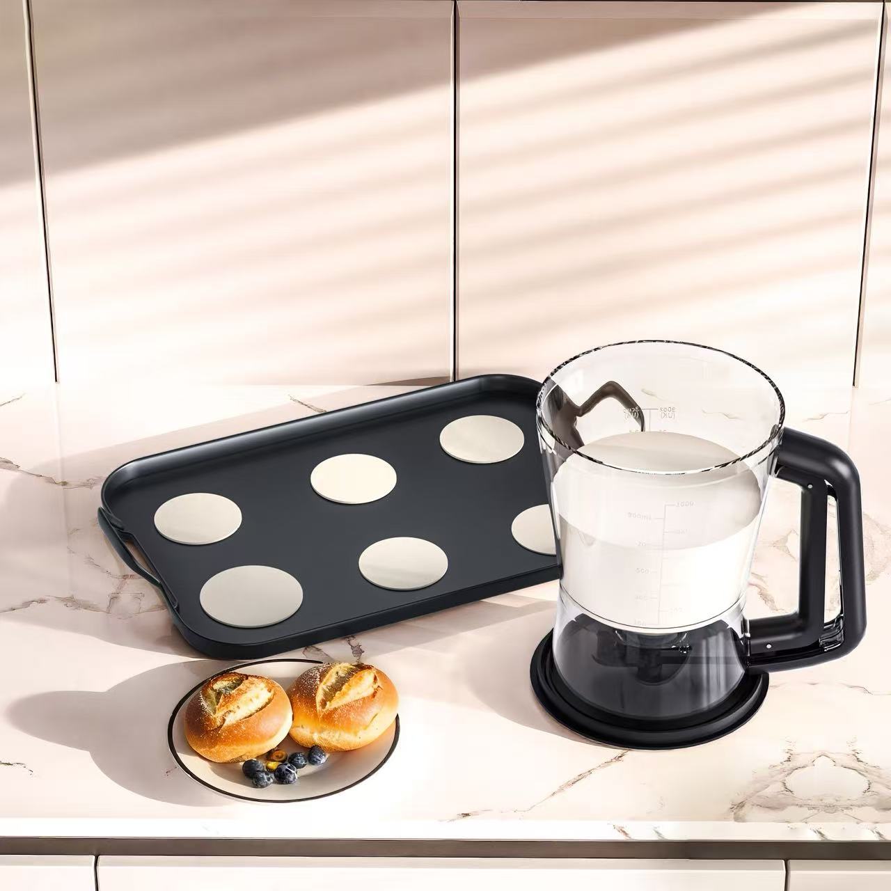 Durable 900ml Batter Separator Dispenser with Measuring Label Squeeze Handle for Pancake Cookie Cake Waffle Batter Storage