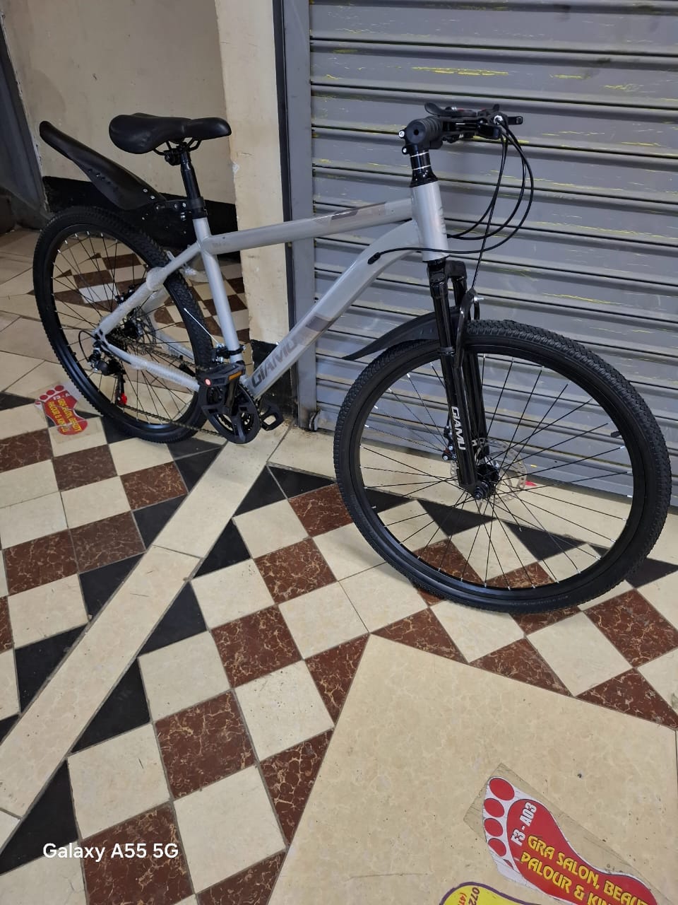 26 Inch Mountain Bike Front Suspension Multi Speed Gear System Disc Brakes All Terrain Tyres Strong Steel Frame Outdoor Cycling Trail Road Fitness Recreation Bicycle
