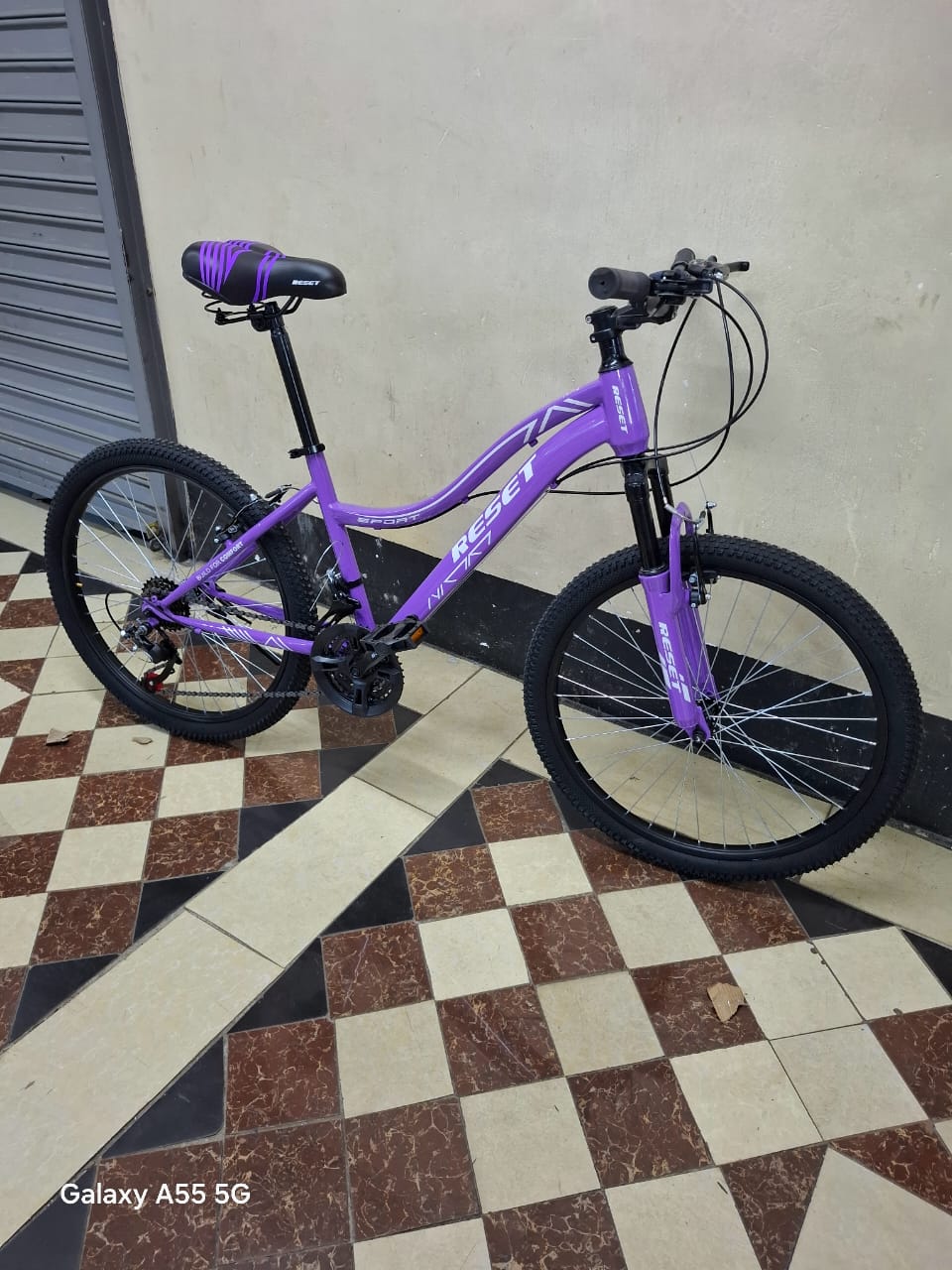 24 Inch Kids Bike Bicycle for Children Ages 10 to 13 Years Front Suspension with Gears Strong Steel Frame Comfortable Seat Outdoor Cycling Trail Recreation Boys Girls