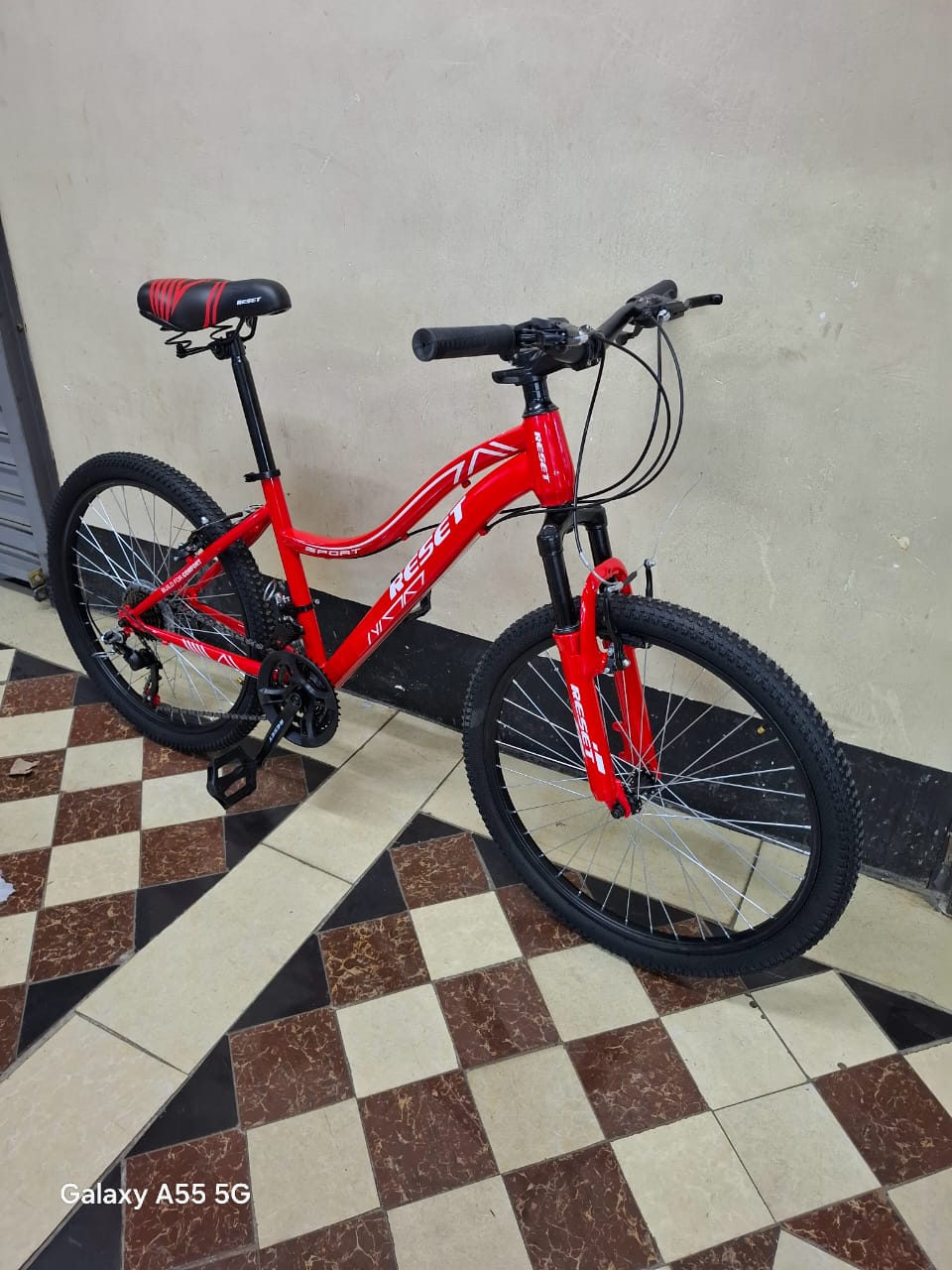 24 Inch Kids Bike Bicycle for Children Ages 10 to 13 Years Front Suspension with Gears Strong Steel Frame Comfortable Seat Outdoor Cycling Trail Recreation Boys Girls
