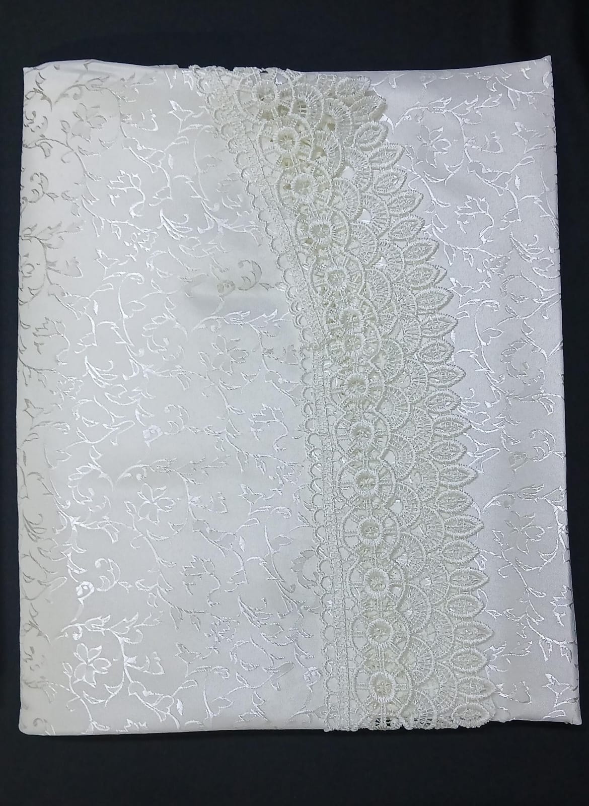 180cm Round Polyester Jacquard Table Cloth Elegant Decorative Dining Table Cover for Home Kitchen Restaurant and Special Occasions
