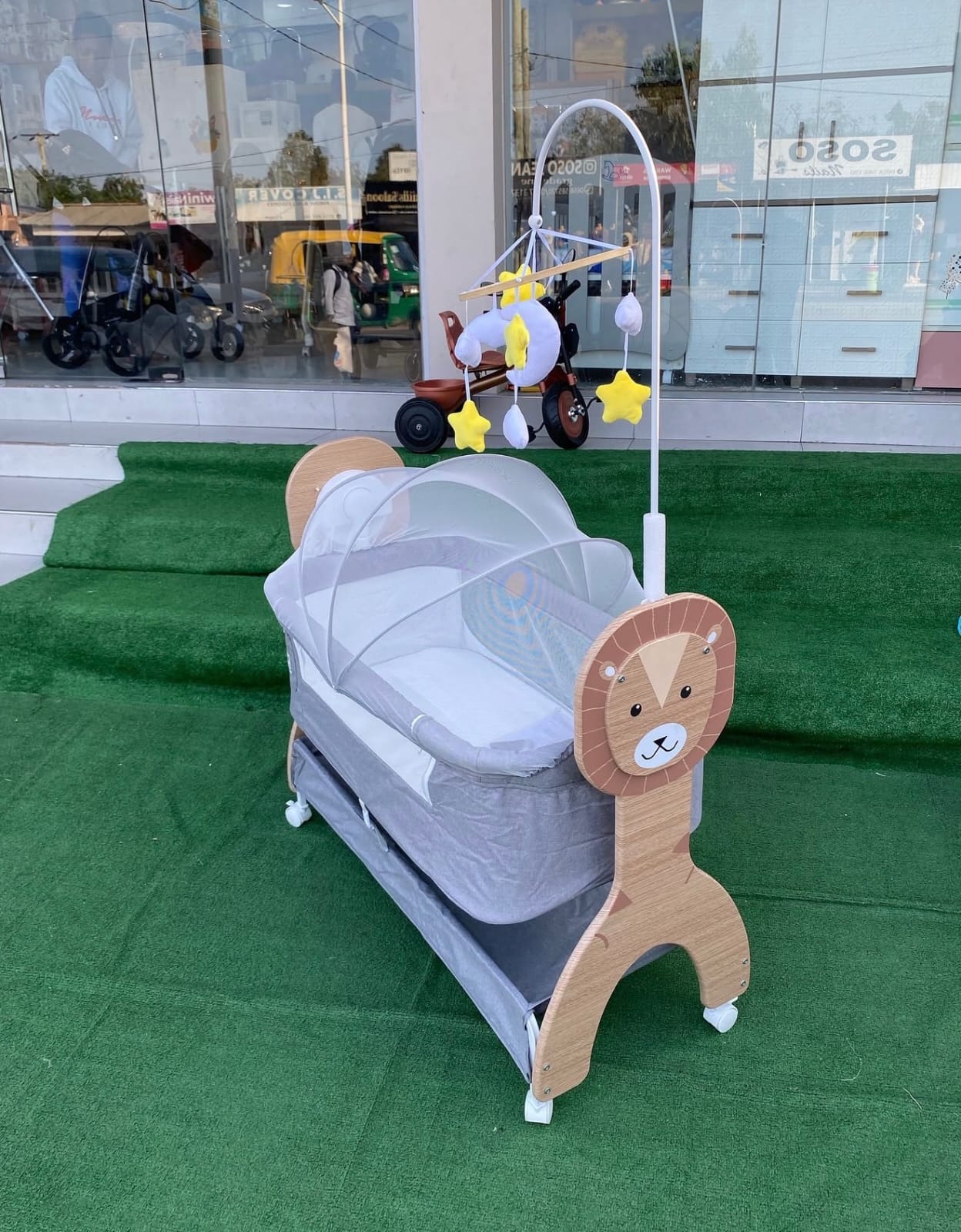new model Portable Baby Bassinet Bedside Crib 3 Speed Swing Rocking Cradle Mesh Sides Adjustable Head Position Timer Remote Control Casters Newborn Infant Sleeping Cot