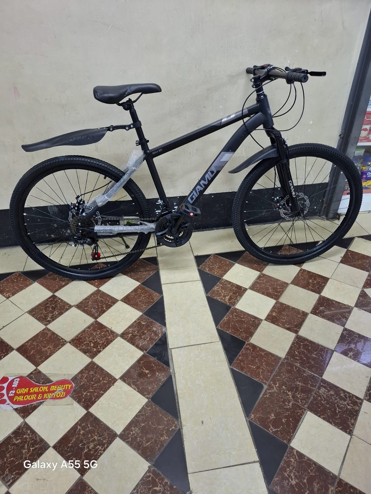 26 Inch Mountain Bike Front Suspension Multi Speed Gear System Disc Brakes All Terrain Tyres Strong Steel Frame Outdoor Cycling Trail Road Fitness Recreation Bicycle