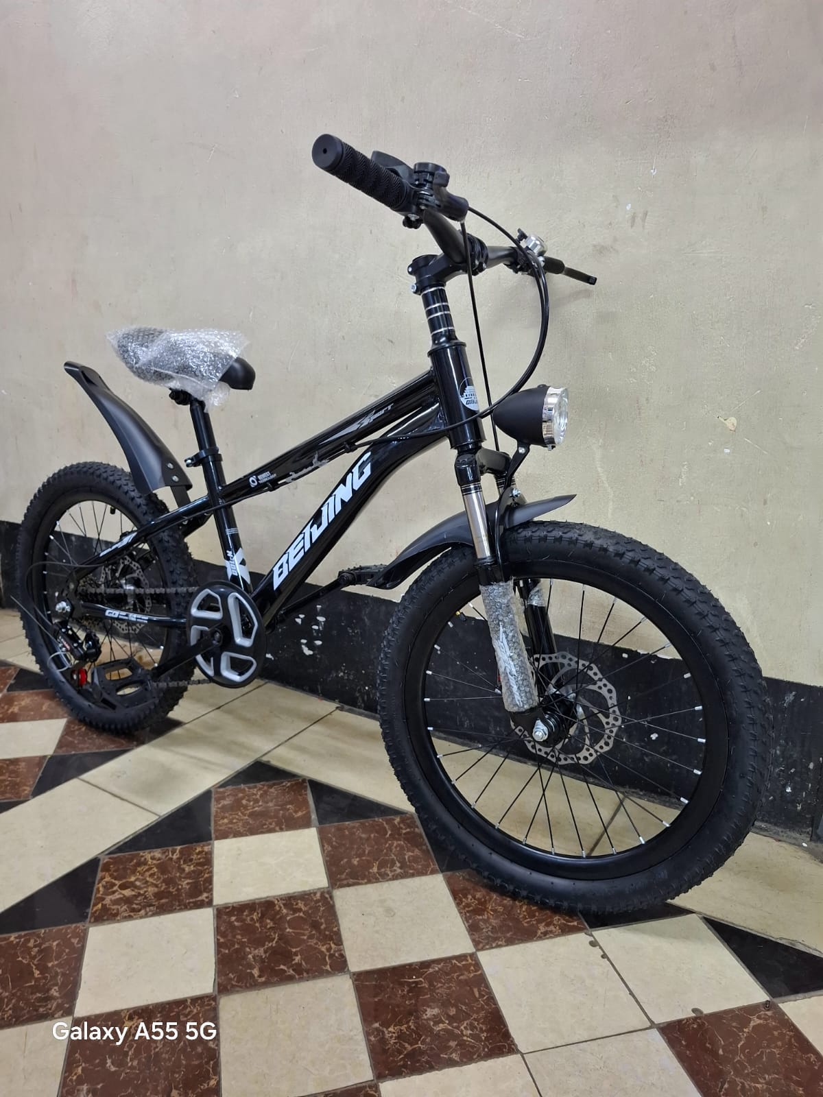 20 Inch Kids Bike Bicycle for Children Ages 8 to 17 Years with Gears Disc Brakes Strong Frame Comfortable Seat Outdoor Cycling Mountain Style Boys Girls