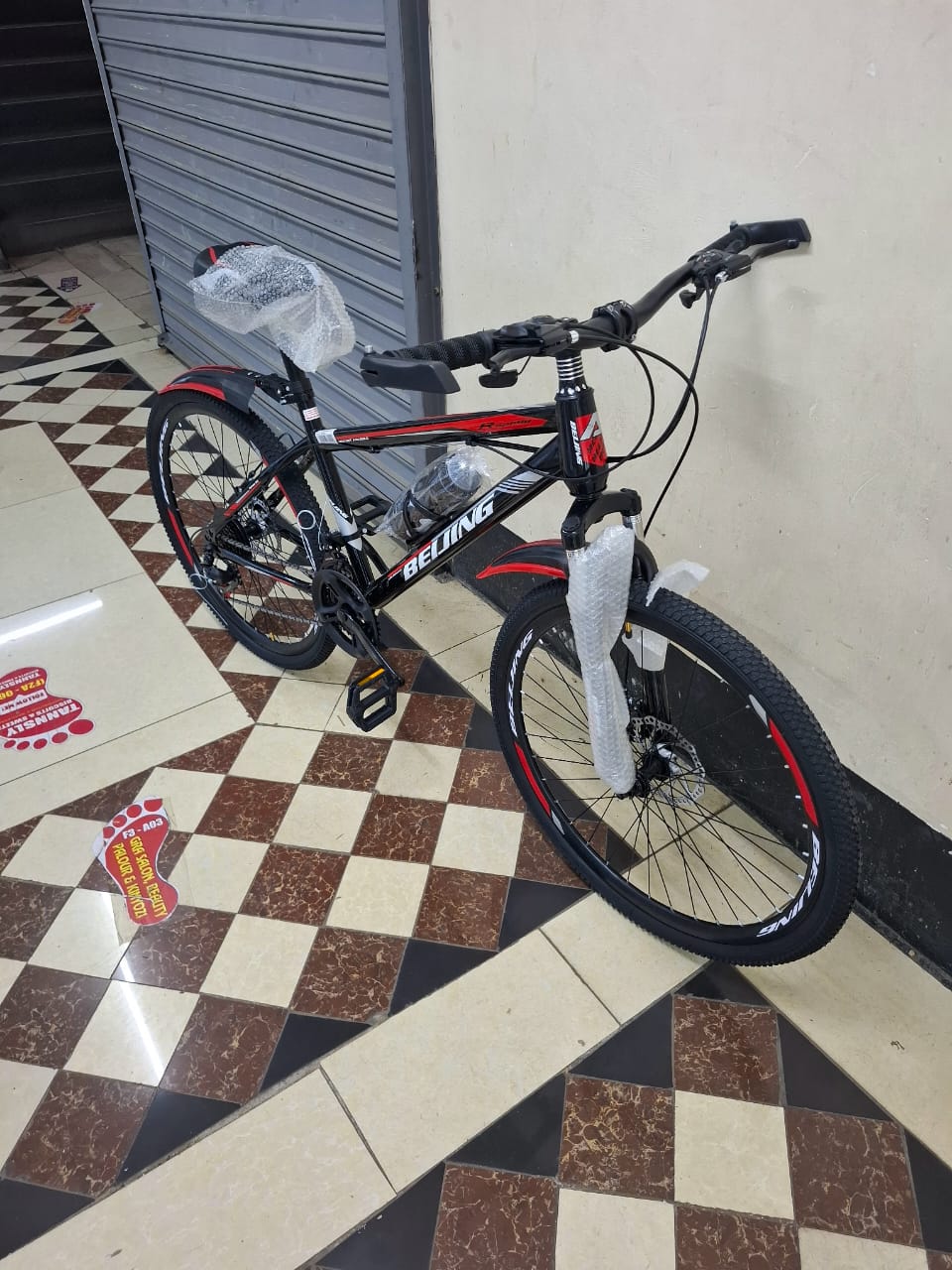 26 Inch Mountain Bike Bicycle Disc Brakes 21 Speed Gears Strong Frame Comfortable Seat Outdoor Cycling Trail Road Fitness Adventure Recreation Bike for Adults