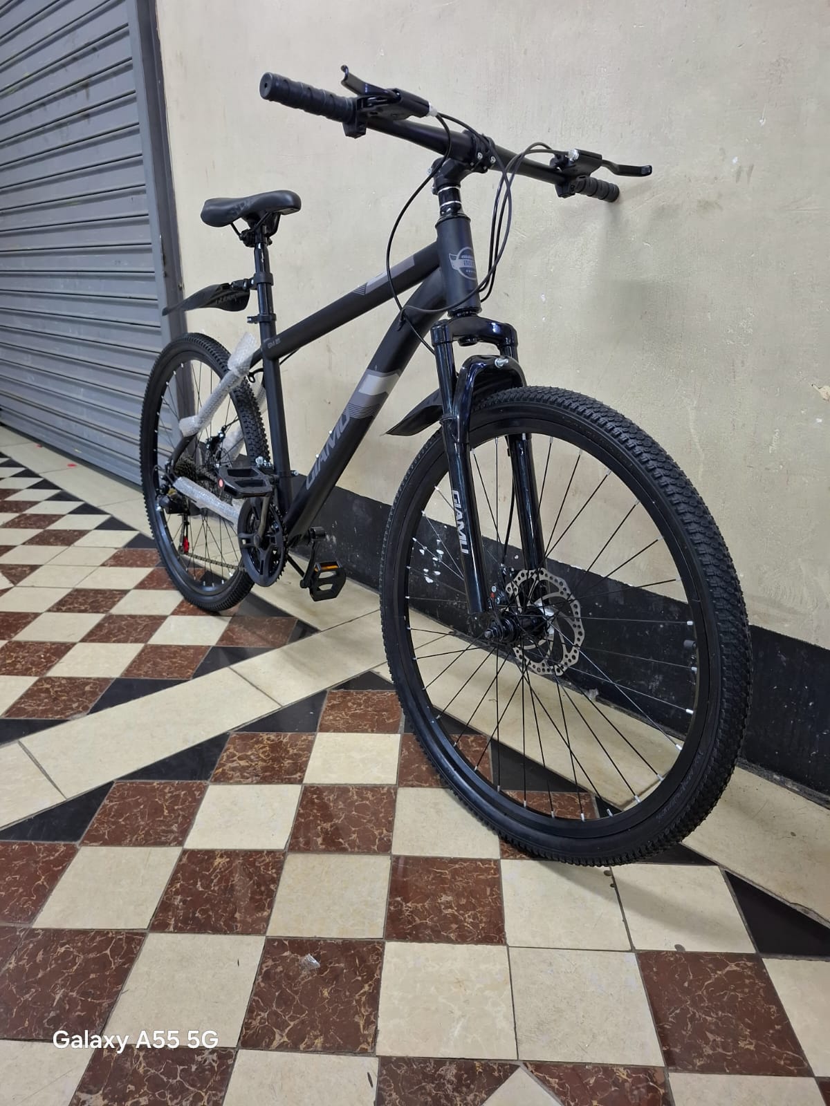 26 Inch Mountain Bike Bicycle Disc Brakes 21 Speed Gears Strong Frame Comfortable Seat Outdoor Cycling Trail Road Fitness Adventure Recreation Bike for Adults
