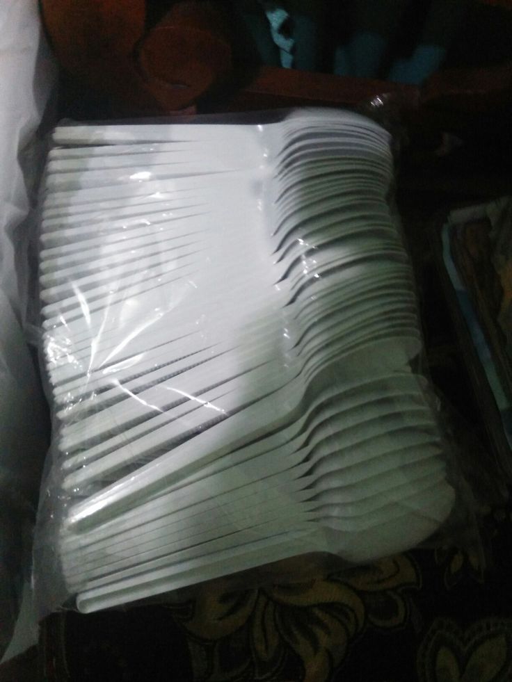 100Pcs Disposable Recyclable Plastic Spoons.
