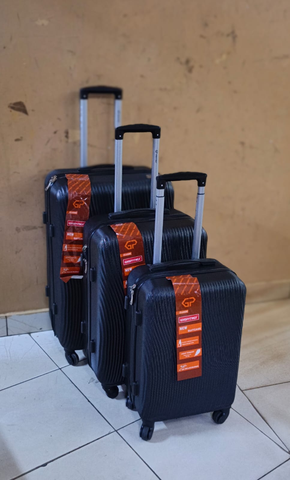 TRAVEL SMART AND ORGANISED✨✨3 in 1 Luxurious Fibre Suitcase*

▪️Zipper closure frame.
▪️360 Easy-glide spinner wheels. 
▪️Telescopic handle system locks in multiple levels to adapt.
▪️Compression stra