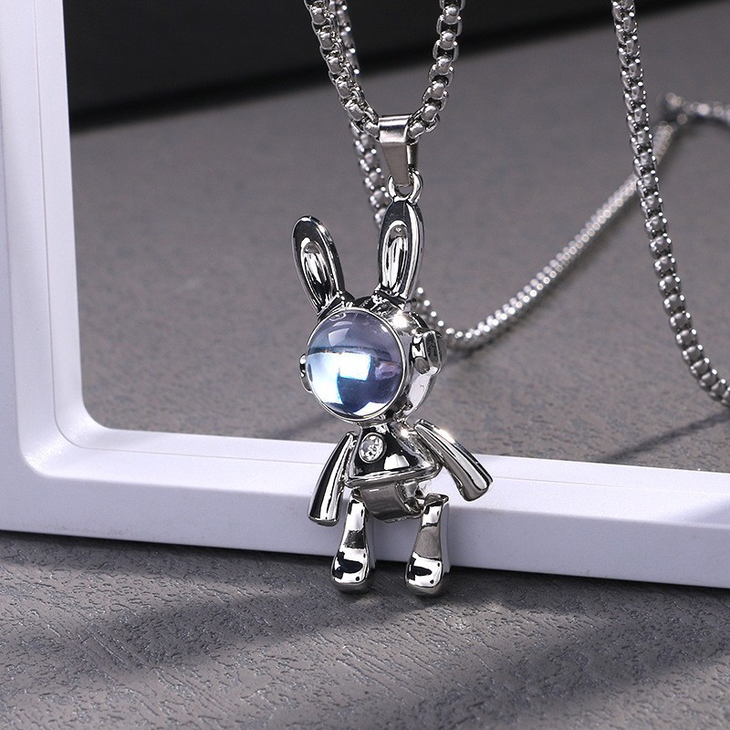 Trendy, versatile and stylish sweater chain – a must-have couple’s accessory; niche men’s necklace and women’s titanium steel jewellery