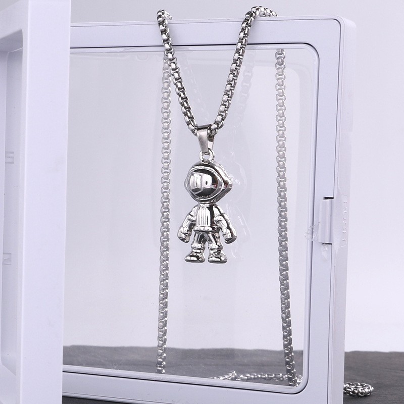 New Versatile, Stylish and Unique Sweater Chain Couple Accessories: Niche Men’s Necklace and Women’s Titanium Steel Jewellery
