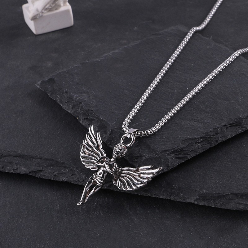 New Versatile, Stylish and Unique Sweater Chain Couple Accessories: Niche Men’s Necklace and Women’s Titanium Steel Jewellery
