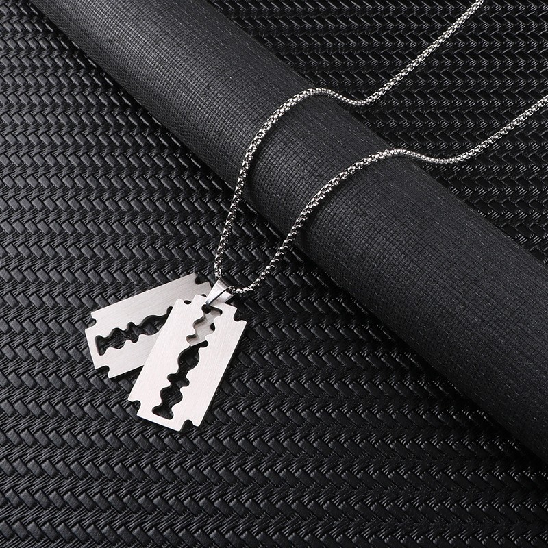 Trendy, versatile and stylish sweater chain – a must-have couple’s accessory; niche men’s necklace and women’s titanium steel jewellery