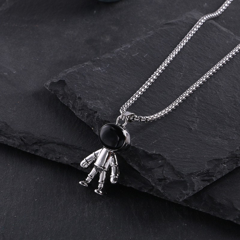 New Versatile, Stylish and Unique Sweater Chain Couple Accessories: Niche Men’s Necklace and Women’s Titanium Steel Jewellery