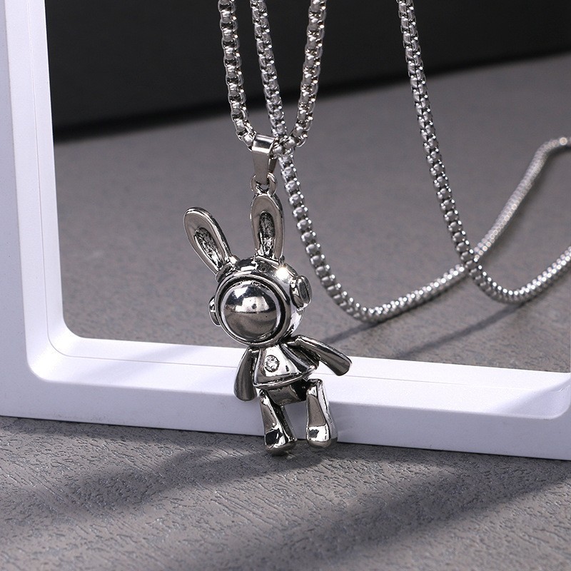 Trendy, versatile and stylish sweater chain – a must-have couple’s accessory; niche men’s necklace and women’s titanium steel jewellery