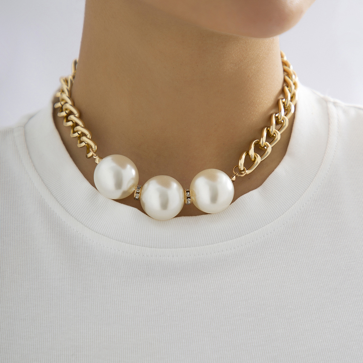 Minimalist French-style faux pearl choker necklace with a sweet yet edgy, niche heart-shaped pendant