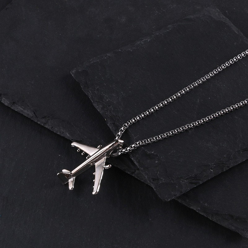 New Versatile, Stylish and Unique Sweater Chain Couple Accessories: Niche Men’s Necklace and Women’s Titanium Steel Jewellery